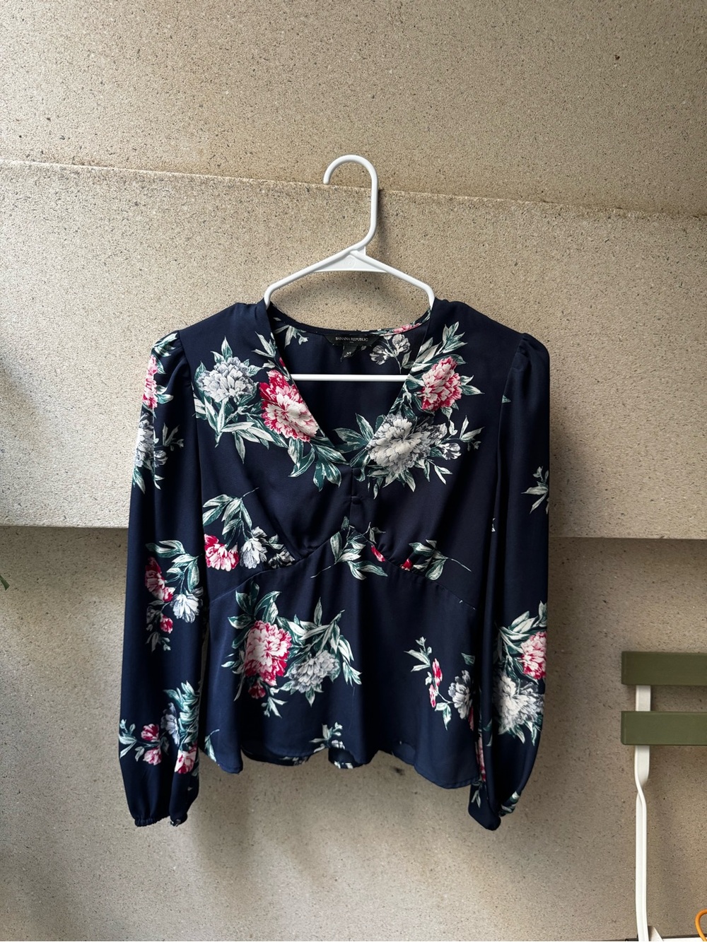Banana Republic Women's Navy Floral V-Neck Blouse